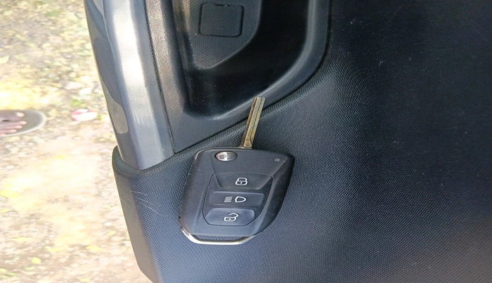 2023 Tata NEXON XM PLUS SUNROOF PETROL, Petrol, Manual, 24,322 km, interior