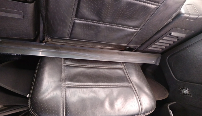 2013 Tata Safari Storme 2.2 LX 4X2, Diesel, Manual, 1,11,775 km, interior