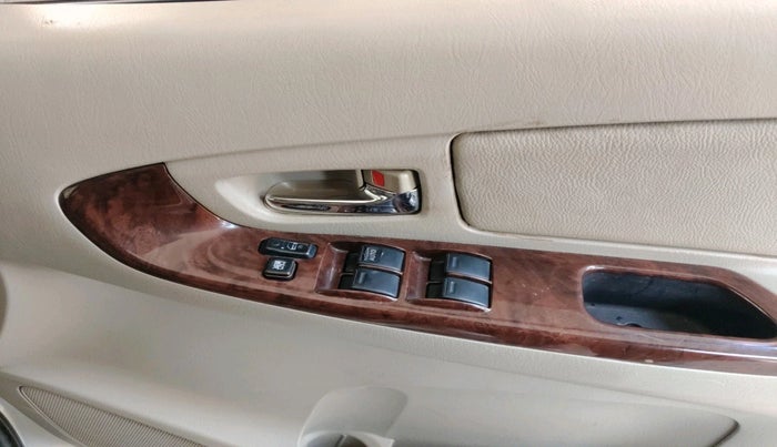 2013 Toyota Innova 2.5 VX 7 STR, Diesel, Manual, 1,75,381 km, interior