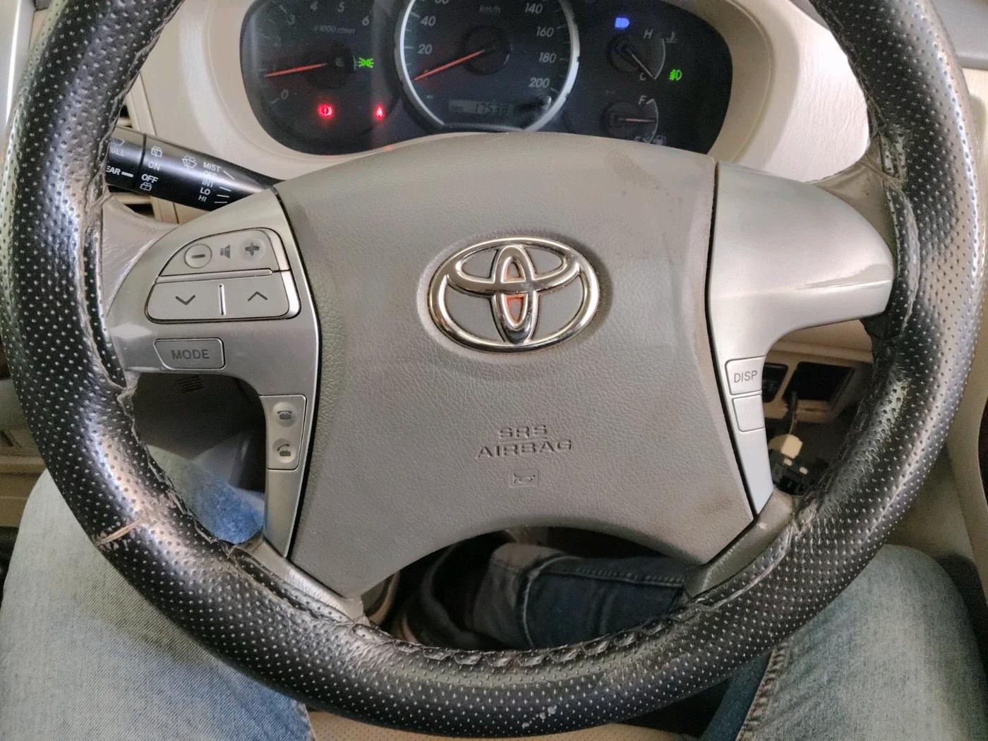 2013 Toyota Innova 2.5 VX 7 STR, Diesel, Manual, 1,75,381 km, interior