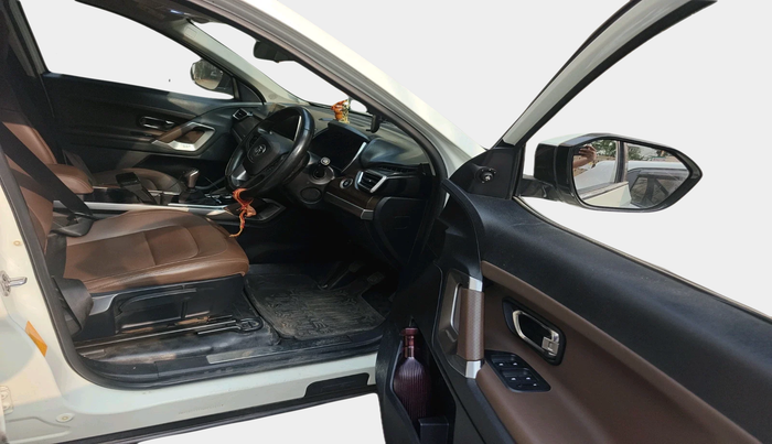 2019 Tata Harrier XZ 2.0L, Diesel, Manual, 1,39,672 km, interior