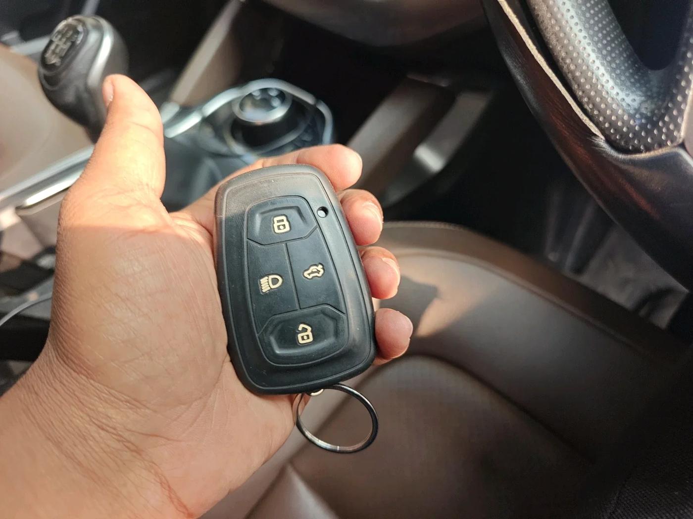 2019 Tata Harrier XZ 2.0L, Diesel, Manual, 1,39,672 km, interior