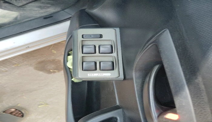 2012 Maruti Swift LXI, Petrol, Manual, 85,476 km, interior