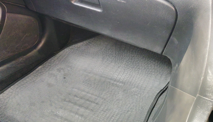 2012 Maruti Swift LXI, Petrol, Manual, 85,476 km, interior