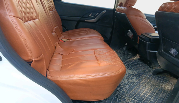 2020 Mahindra XUV500 W7, Diesel, Manual, 1,15,088 km, interior