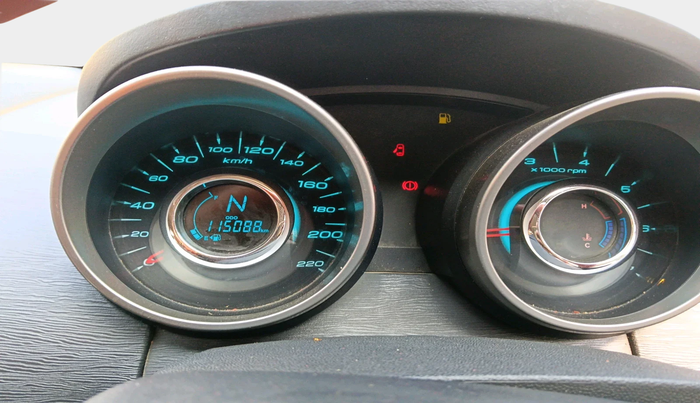 2020 Mahindra XUV500 W7, Diesel, Manual, 1,15,088 km, interior