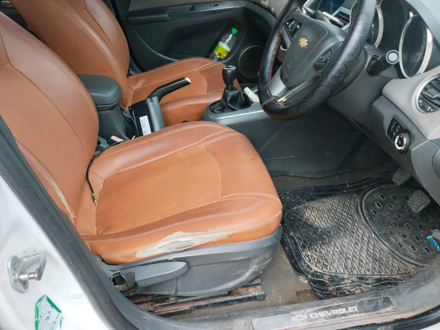 2010 Chevrolet Cruze LTZ, Diesel, Manual, 1,04,000 km, interior