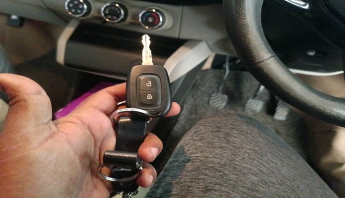 2020 Renault TRIBER RXT, Petrol, Manual, 31,727 km, interior