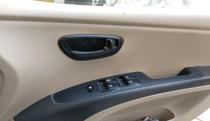 2012 Hyundai i10 MAGNA 1.2, Petrol, Manual, 1,01,267 km, interior