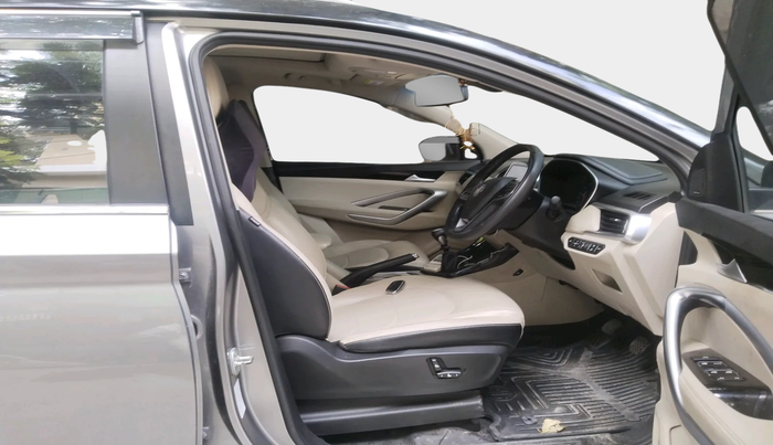 2021 MG HECTOR SHARP 1.5 TURBO HYBRID MT DUAL TONE, Petrol, Manual, 56,603 km, interior