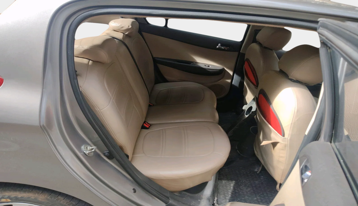 2013 Hyundai i20 SPORTZ 1.4 CRDI, Diesel, Manual, 1,30,655 km, interior