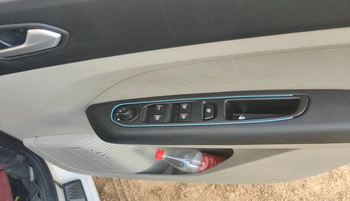 2022 Renault TRIBER RXZ DUAL TONE, Petrol, Manual, 32,857 km, interior