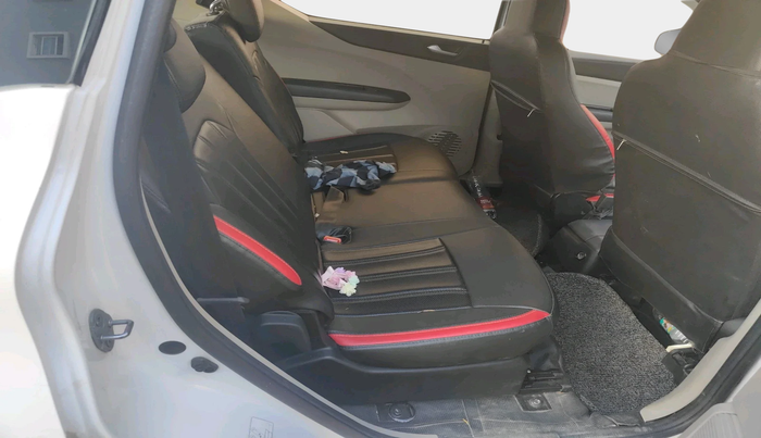 2022 Renault TRIBER RXZ DUAL TONE, Petrol, Manual, 32,857 km, interior