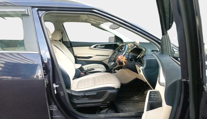 2022 KIA CARENS LUXURY PLUS 1.4 PETROL DCT 7 STR, Petrol, Automatic, 61,895 km, interior