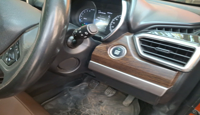 2019 Tata Harrier XZ 2.0L, Diesel, Manual, 1,23,885 km, interior