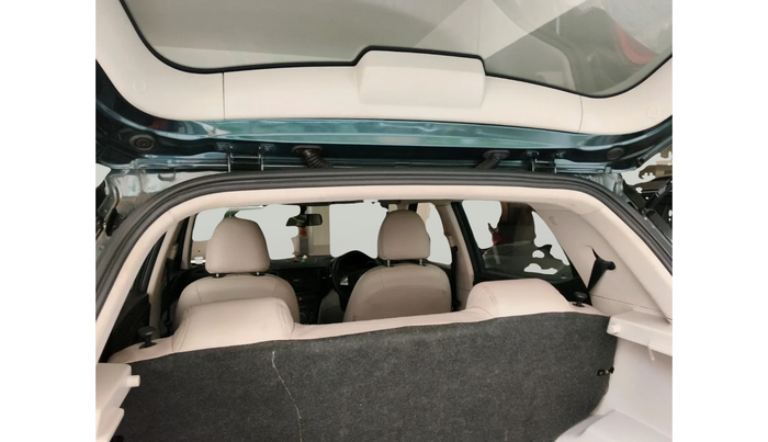 2022 Mahindra XUV300 W6 1.2 PETROL AMT, Petrol, Automatic, 66,136 km, exterior