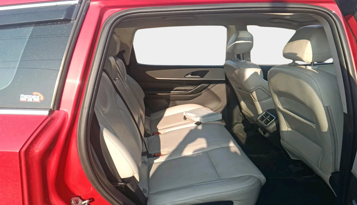 2023 Mahindra XUV700 AX7 Petrol MT 7 STR, Petrol, Manual, 67,678 km, interior