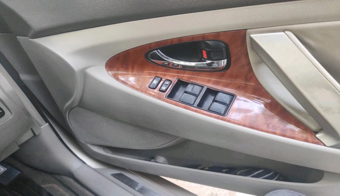 2011 Toyota Camry W2 AT, Petrol, Automatic, 2,33,509 km, interior