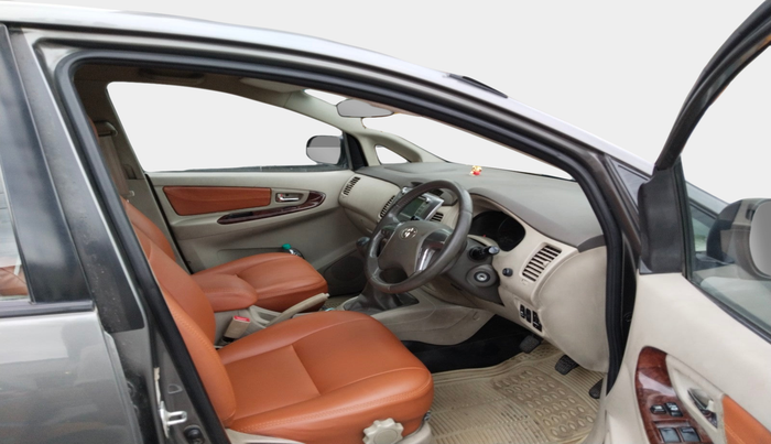 2014 Toyota Innova 2.5 VX 7 STR, Diesel, Manual, 1,57,147 km, interior