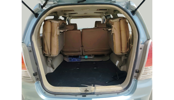 2010 Toyota Innova 2.5 G4 8 STR, Diesel, Manual, 2,76,932 km, exterior