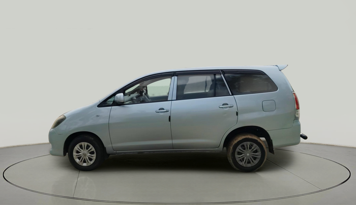 2010 Toyota Innova 2.5 G4 8 STR, Diesel, Manual, 2,76,932 km, exterior