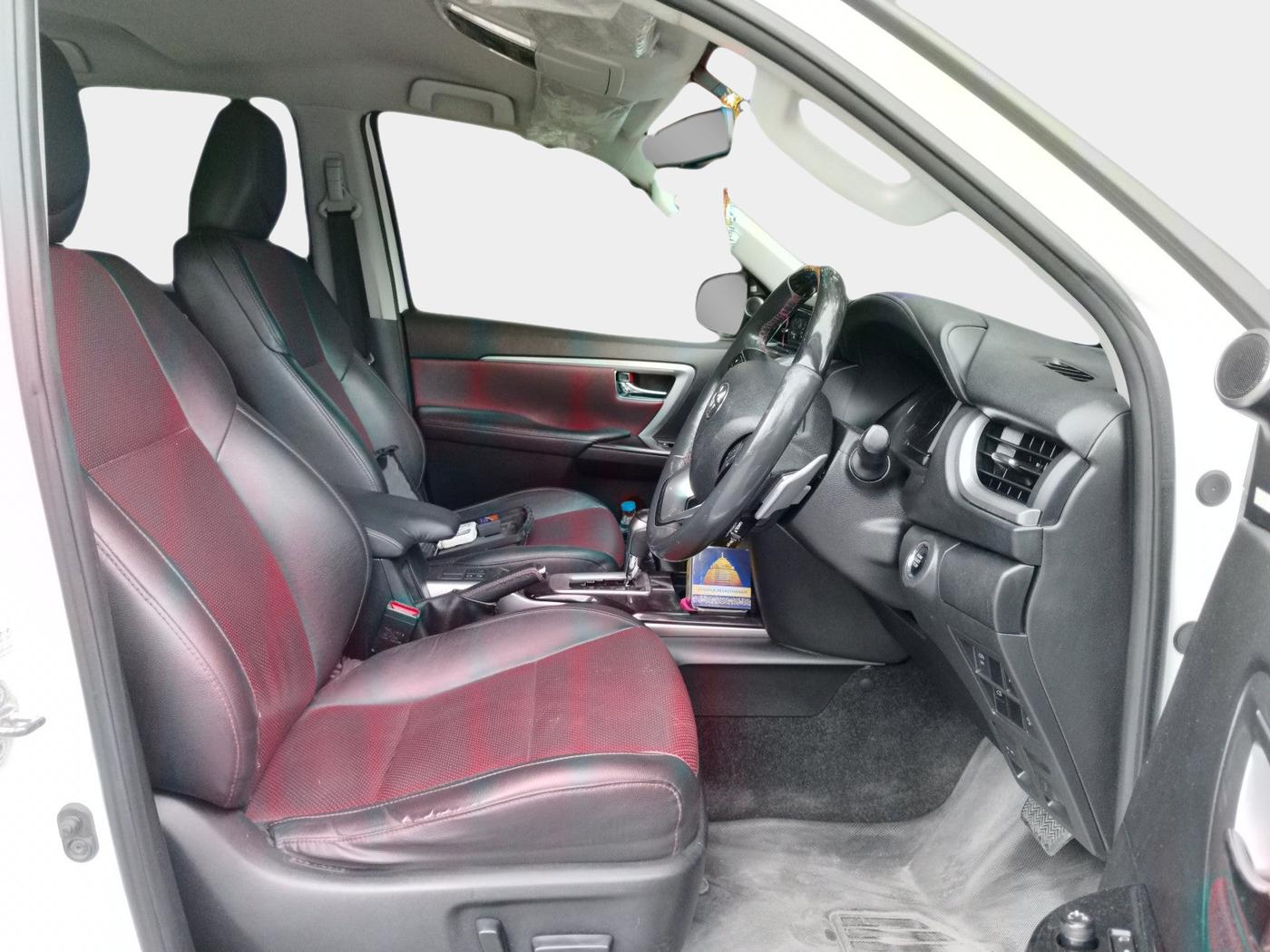 2022 Toyota Fortuner 4X4 AT 2.8 LEGENDER, Diesel, Automatic, 1,09,061 km, interior