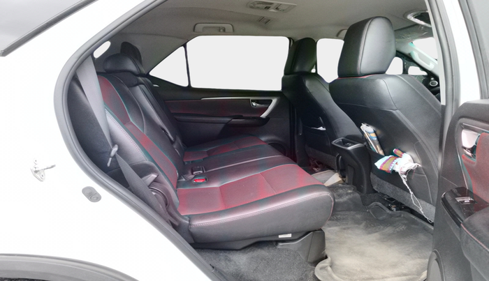 2022 Toyota Fortuner 4X4 AT 2.8 LEGENDER, Diesel, Automatic, 1,09,061 km, interior