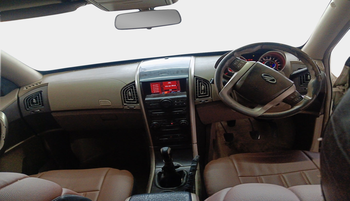 2015 Mahindra XUV500 W8, Diesel, Manual, 1,03,001 km, interior