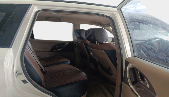 2015 Mahindra XUV500 W8, Diesel, Manual, 1,03,001 km, interior