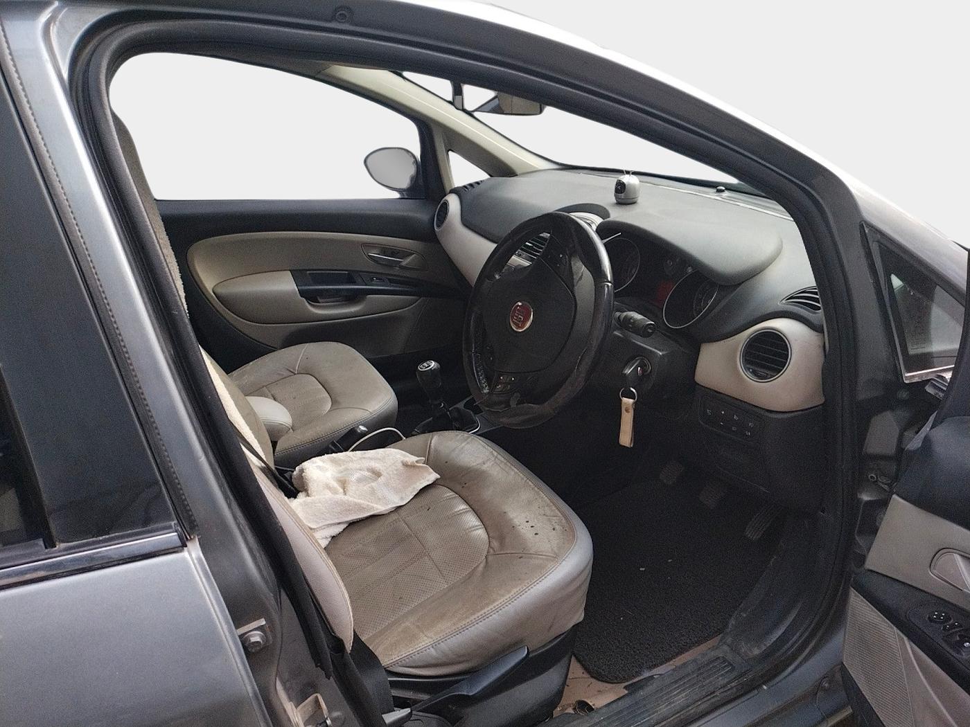 2017 Fiat Linea EMOTION 1.3 L ADVANCED MULTIJET, Diesel, Manual, 1,33,470 km, interior
