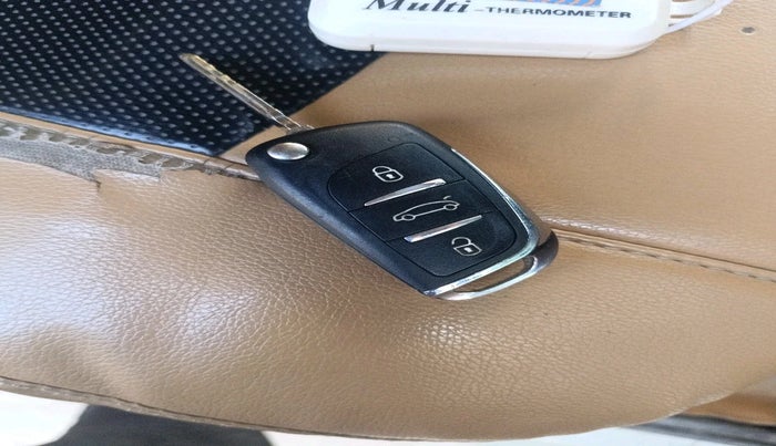 2015 Mahindra Bolero ZLX BS IV, Diesel, Manual, 1,12,375 km, interior