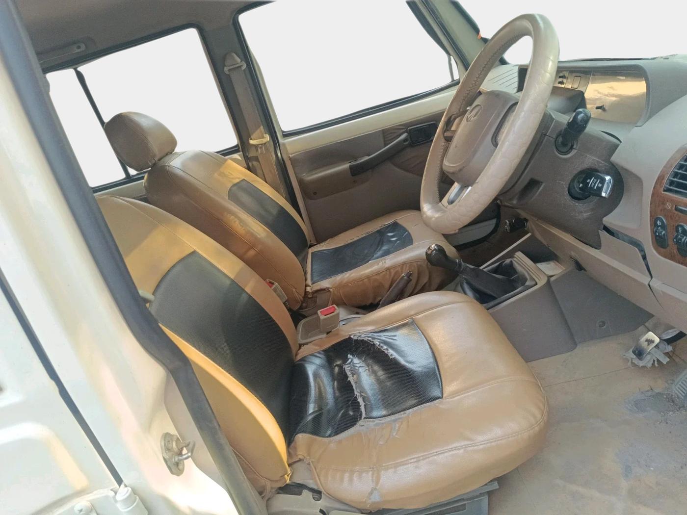 2015 Mahindra Bolero ZLX BS IV, Diesel, Manual, 1,12,375 km, interior