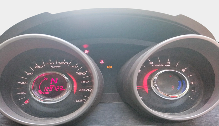 2014 Mahindra XUV500 W6, Diesel, Manual, 1,29,723 km, interior