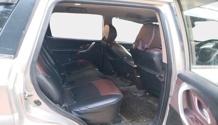 2014 Mahindra XUV500 W6, Diesel, Manual, 1,29,723 km, interior