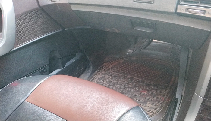 2014 Mahindra XUV500 W6, Diesel, Manual, 1,29,723 km, interior