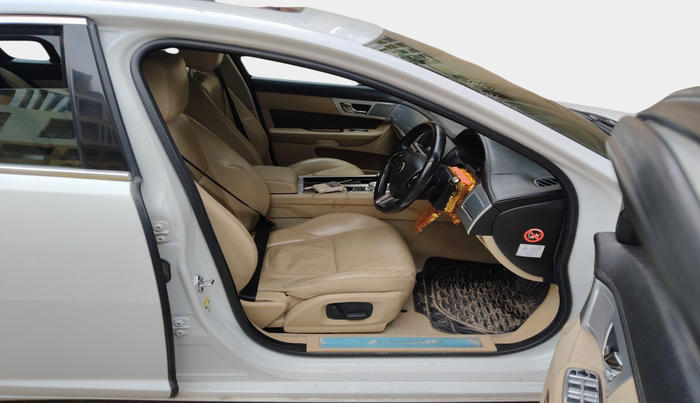 2014 Jaguar XF 2.2 DIESEL LUXURY, Diesel, Automatic, 1,19,929 km, interior