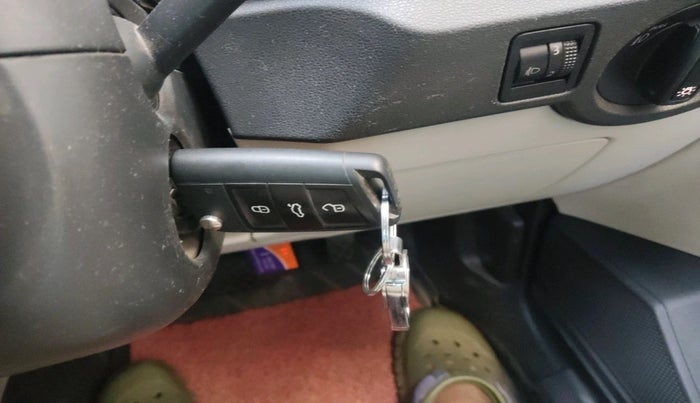 2022 Volkswagen TAIGUN HIGHLINE 1.0 TSI AT, Petrol, Automatic, 40,198 km, interior