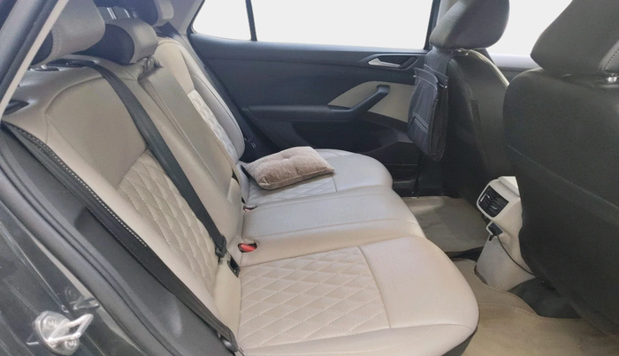 2022 Volkswagen TAIGUN HIGHLINE 1.0 TSI AT, Petrol, Automatic, 40,198 km, interior