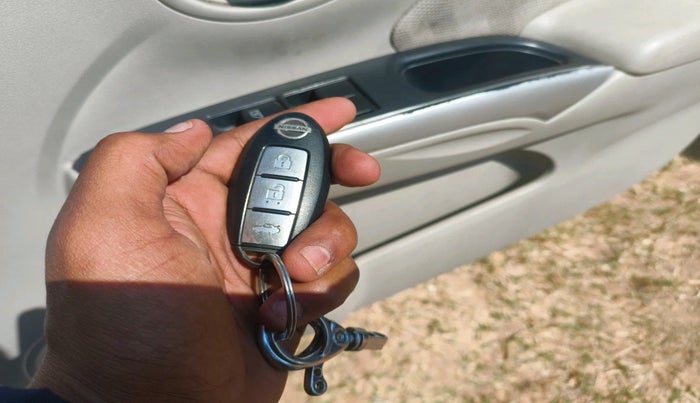 2016 Nissan Sunny XV DIESEL, Diesel, Manual, 1,50,901 km, interior