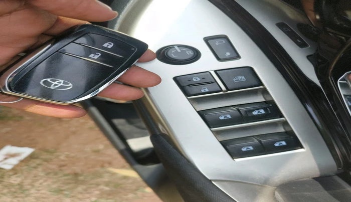 2022 Toyota Innova Crysta 2.7 VX 7 STR, Petrol, Manual, 58,400 km, interior