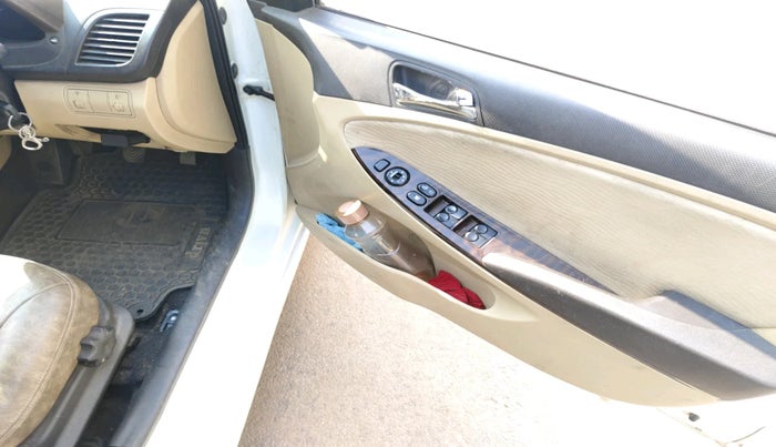 2011 Hyundai Verna FLUIDIC 1.6 CRDI SX, Diesel, Manual, 1,35,751 km, interior