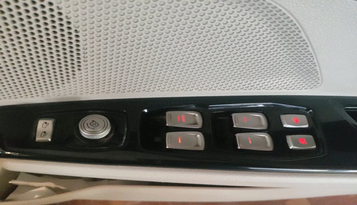 2021 Mahindra XUV300 W8 (O) 1.2 PETROL AMT, Petrol, Automatic, 55,198 km, interior