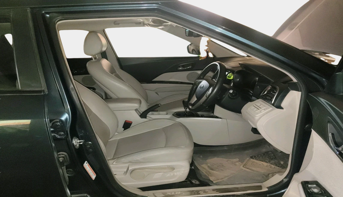 2021 Mahindra XUV300 W8 (O) 1.2 PETROL AMT, Petrol, Automatic, 55,198 km, interior