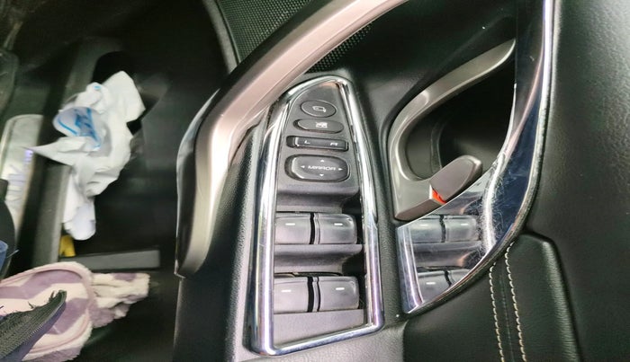 2018 Mahindra XUV500 W11, Diesel, Manual, 78,727 km, interior