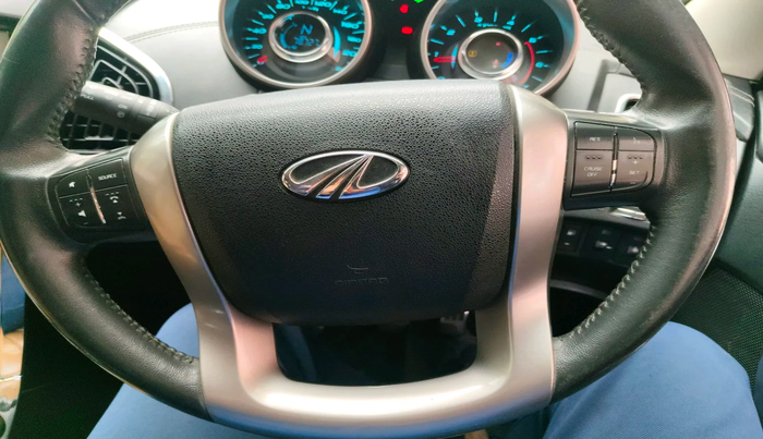 2018 Mahindra XUV500 W11, Diesel, Manual, 78,727 km, interior