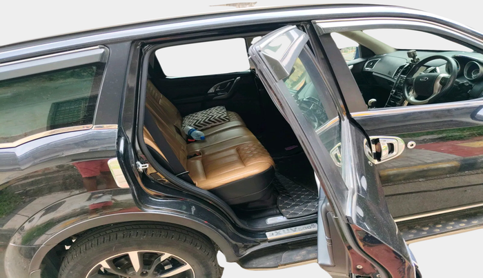 2018 Mahindra XUV500 W11, Diesel, Manual, 78,727 km, interior