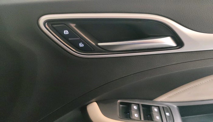 2022 MG ASTOR SUPER 1.5 CVT, Petrol, Automatic, 45,934 km, interior