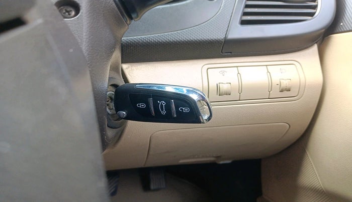 2013 Hyundai Verna FLUIDIC 1.6 VTVT SX, Petrol, Manual, 1,23,893 km, interior