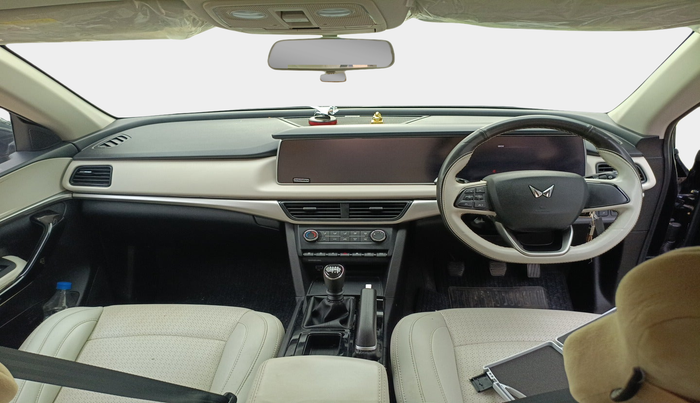 2023 Mahindra XUV700 AX 5 D MT 7 STR, Diesel, Manual, 58,000 km, interior