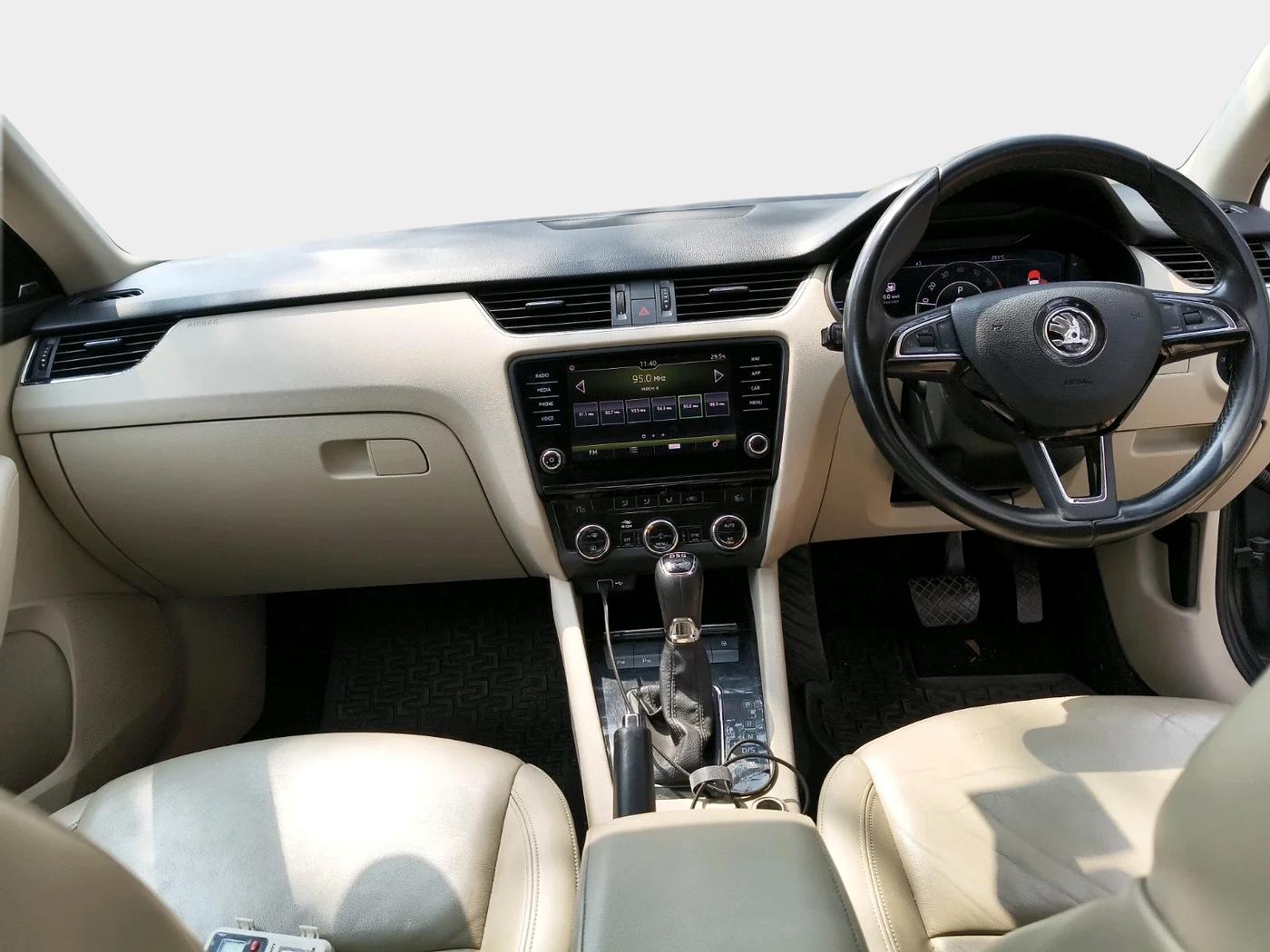 2019 Skoda Octavia L&K 1.8 TSI AT, Petrol, Automatic, 1,26,207 km, interior